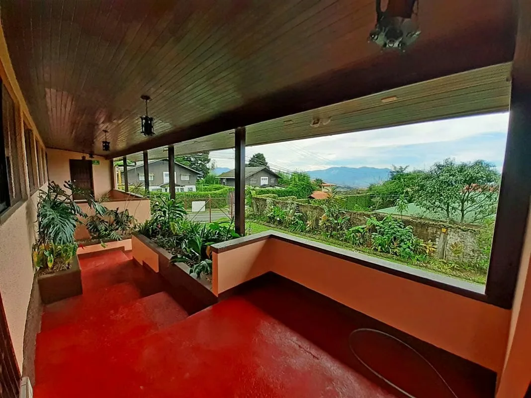 Along the Main Road, San Ramón de Tres Ríos/San Rafael, Montes de Oca (Costa Rica) - Excellent commercial property for sale with 470 m2 (5,000 ft2) of construction on a 1,600-m2 ... — photo 5