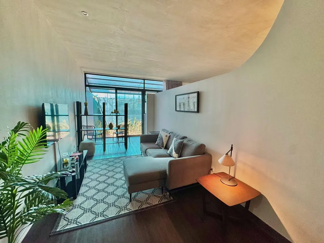 Apartment for Rent in Santa Ana Ground Floor with Private Patio
