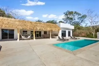 3 bedrooms / 3.5 bathrooms – All generously sized, with walk-in closets and modern finishings