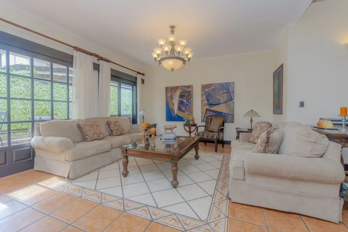 Casa de un nivel en condominio Valle del Sol, Santa Ana