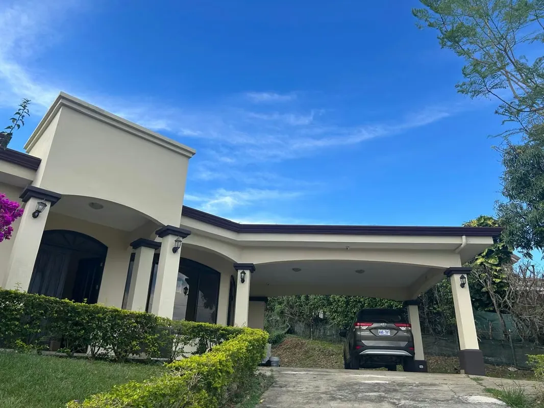 House for rent; Hacienda los Reyes, Guacima.