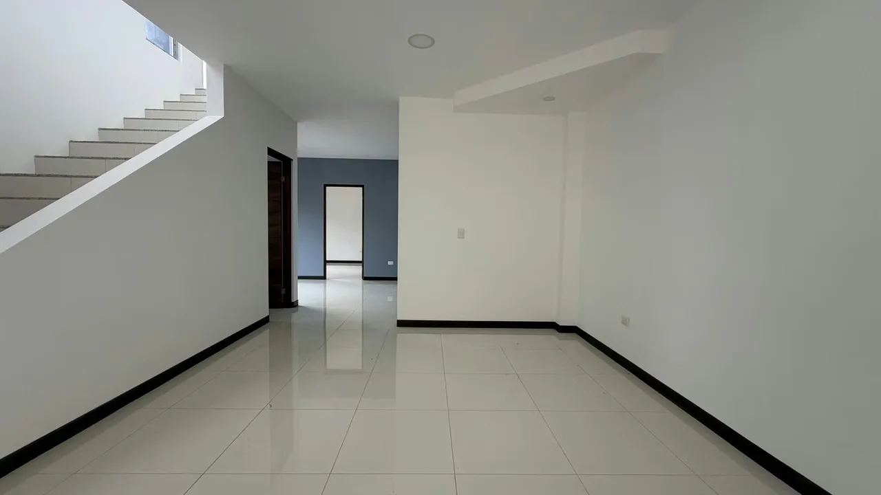 Ubicada a 500 metros del Parque de Guadalupe, en cercanías de las instalaciones deportivas y Facultad de Odontología UCR, condominio tranquilo cómodo con seguridad 24/7, zonas ... — photo 4