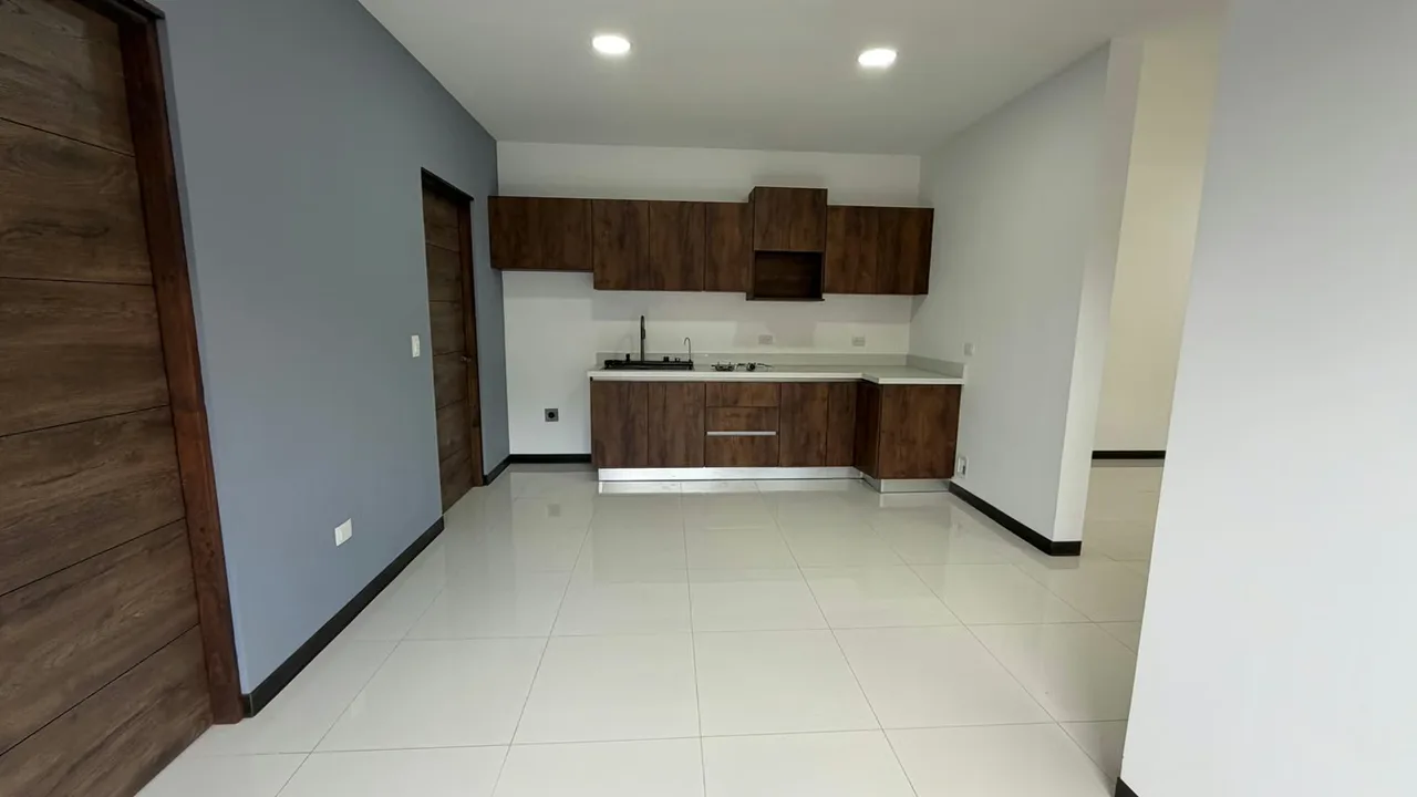 Ubicada a 500 metros del Parque de Guadalupe, en cercanías de las instalaciones deportivas y Facultad de Odontología UCR, condominio tranquilo cómodo con seguridad 24/7, zonas ... — photo 5