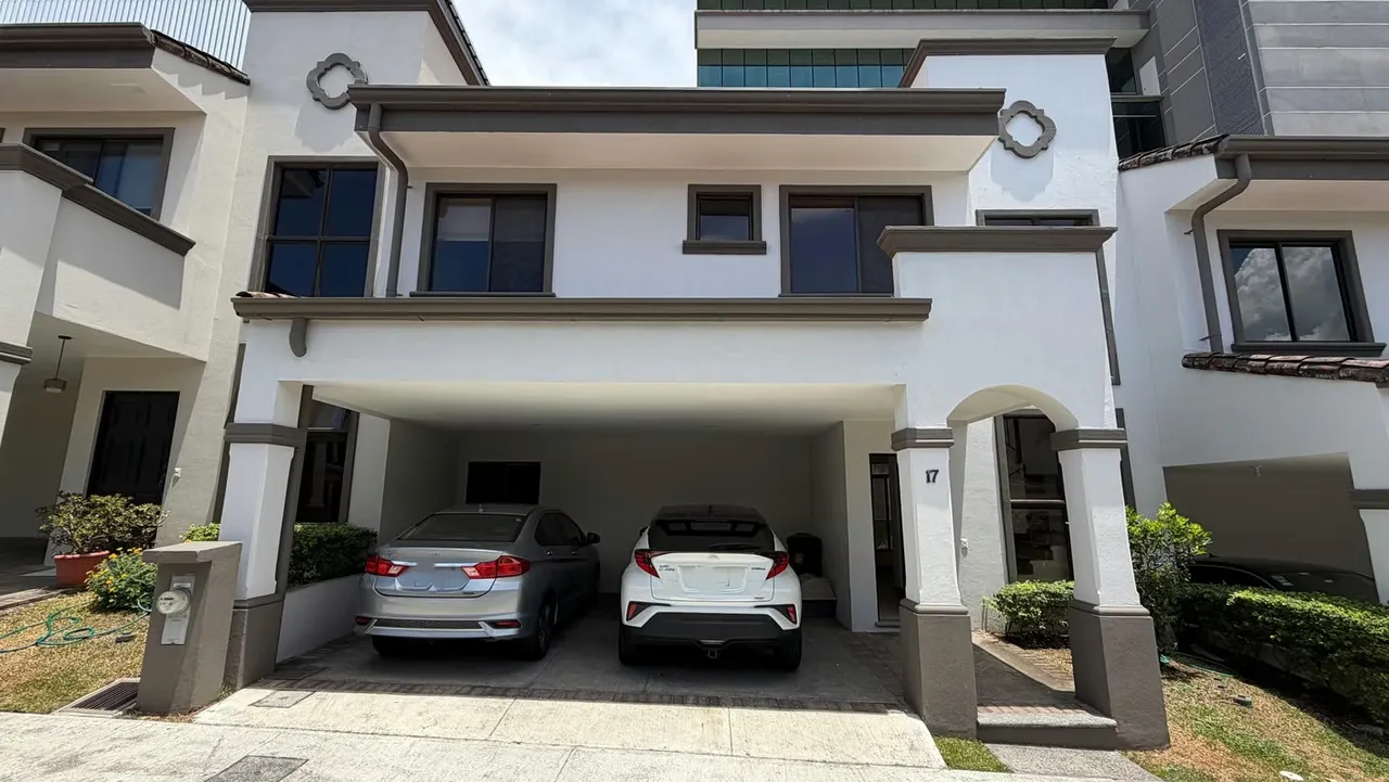 Casa en Venta en Lagunilla de Heredia | Ubicación Premium y Seguridad