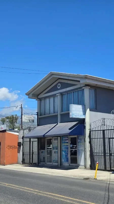 Se vende propiedad ubicada sobre calle pública, en una zona de alto valor comercial y residencial, entre el Hospital ...