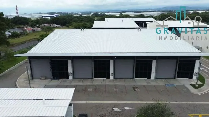 NAVE INDUSTRIAL EN ALAJUELA, 2496m²