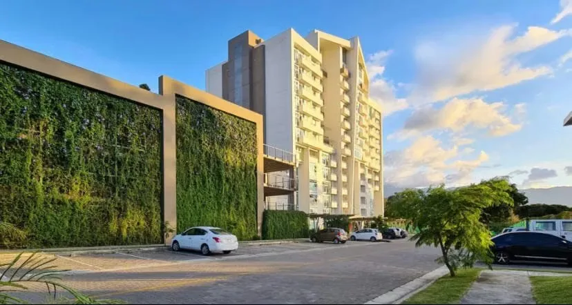 Viva en un espacio diseñado para su comodidad, en una de las zonas más exclusivas y estratégicas de Heredia, ideal para quienes valoran la tranquilidad sin alejarse de todo lo ...