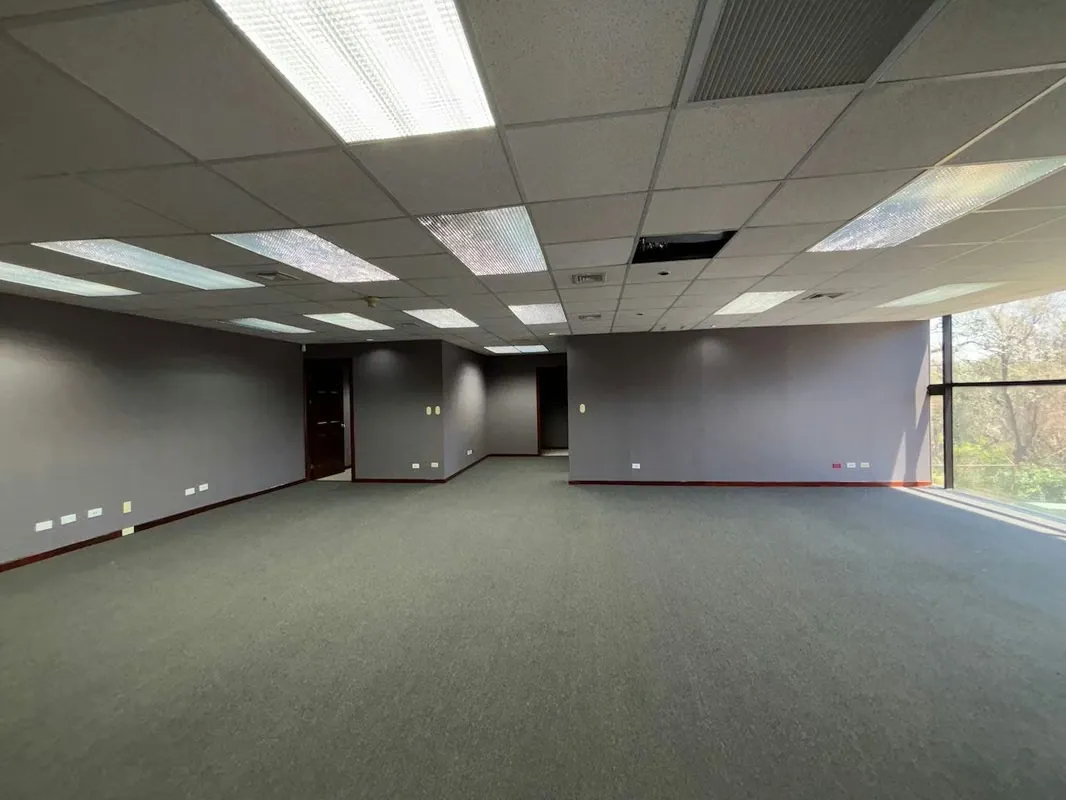 ALQUILER DE OFICINAS EN EDIFICIO CORPORATIVO - ESCAZÚ