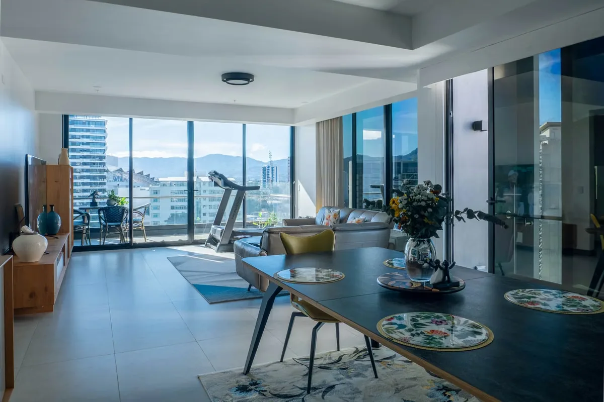 ¡Venta de propiedad excepcional en una de las zonas más cotizadas de San José! Este hermoso apartamento en una cómoda planta ofrece una distribución interna ideal pensada para la ... — photo 4
