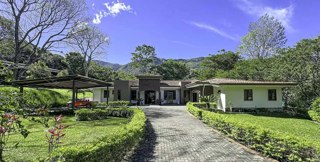 Quinta | Oak Trees Estate a one-level residence for sale in Santa Ana