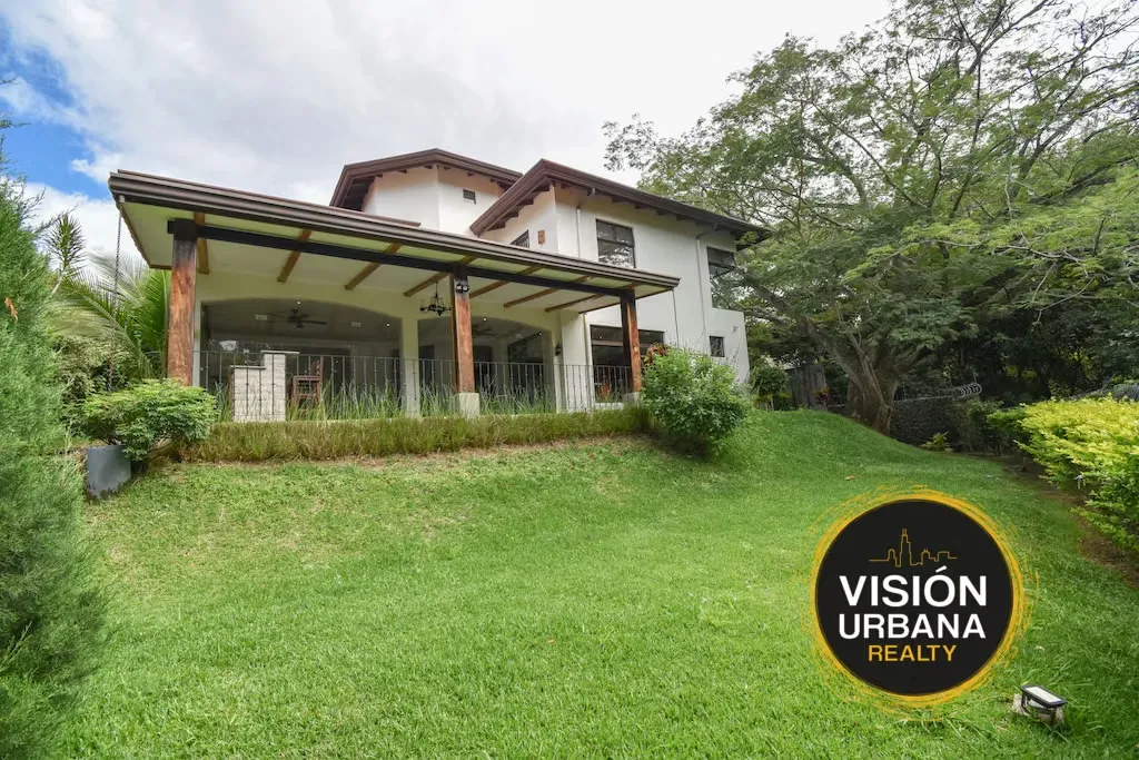 Beautiful house located in a tranquil and exclusive setting, within a private condominium of only 3 houses, ideal for those seeking privacy, comfort, and a connection with ...