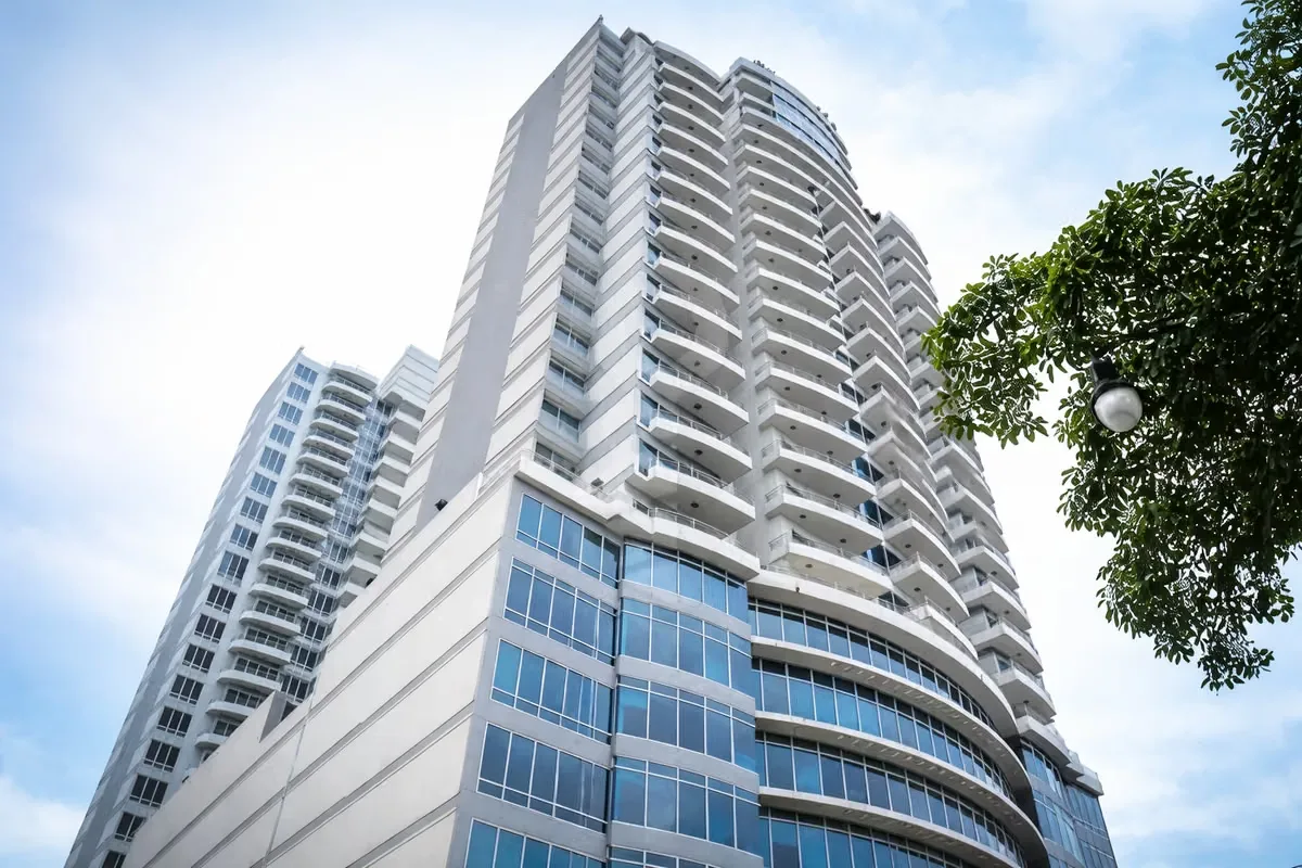 Commercial Space for Sale in Paseo Colón – Modern Tower | High Appreciation