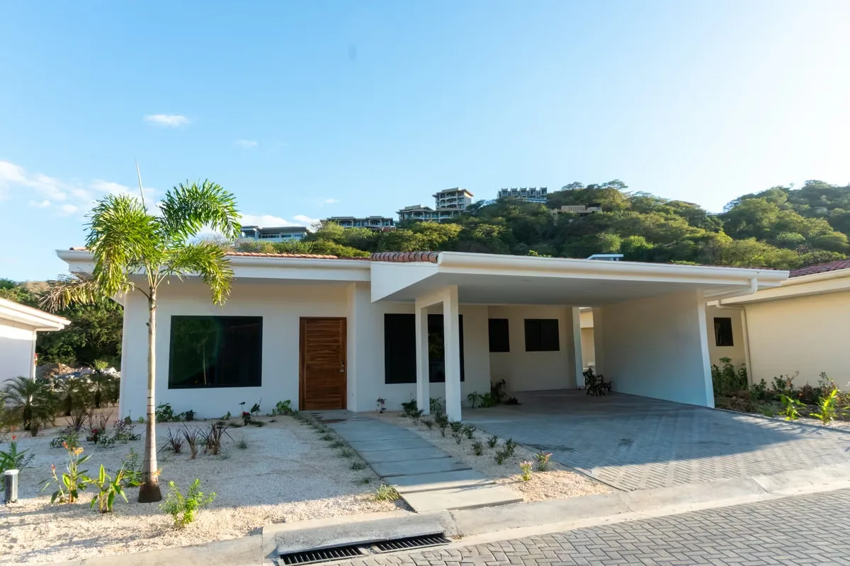 This spacious 3-bedroom villa in La Caleta, within Coco Bay Estates, blends modern elegance with the tropical lifestyle of Playas del Coco. Perfect for buyers who value space, privacy, ...