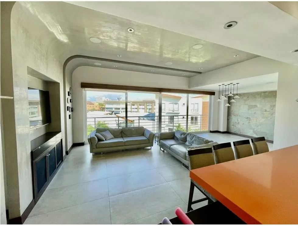 Este exclusivo penthouse fue adquirido en obra gris y posteriormente intervenido de manera integral ...