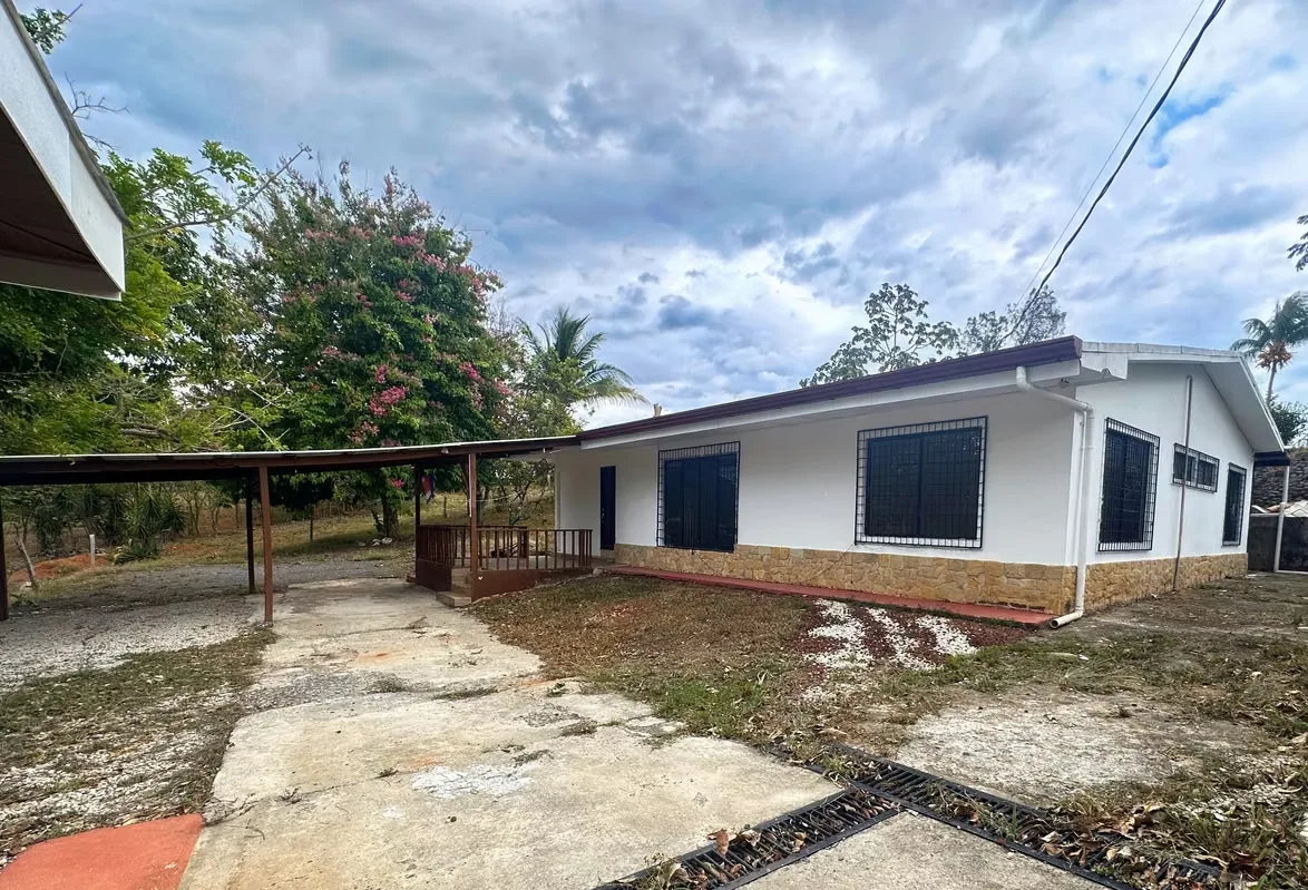Bienvenido a tu próximo hogar, esta hermosa propiedad se encuentra en tranquilo residencial ubicado en el cantón de Esparza, Puntarenas, una zona privilegiada de la región Pacifico ...