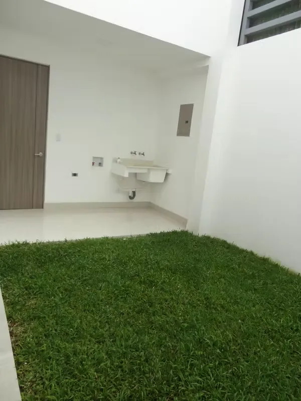 House for Sale in Lourdes / Smart Investment! Townhouse with Immediate Profitability — photo 3