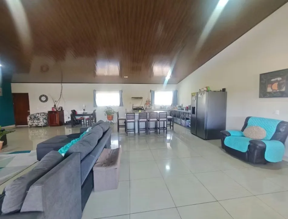 Este complejo se encuentra construido en un terreno que mide 5,003 m² (1.24 acres), ubicado en un barrio tranquilo de la localidad rural de Tronadora / Tilarán / Guanacaste, en la ... — photo 5