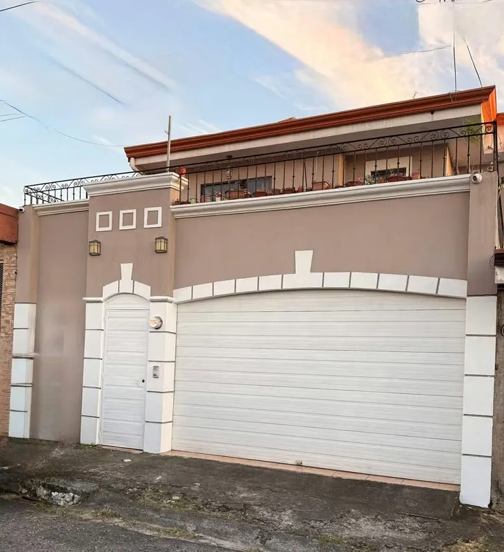 SPACIOUS HOUSE FOR SALE in San Rafael de Heredia