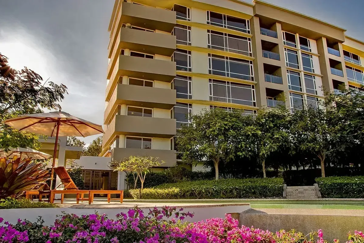 For Sale: Modern 3-Bed, 3-Bath Apartment in San Rafael with Panoramic Views