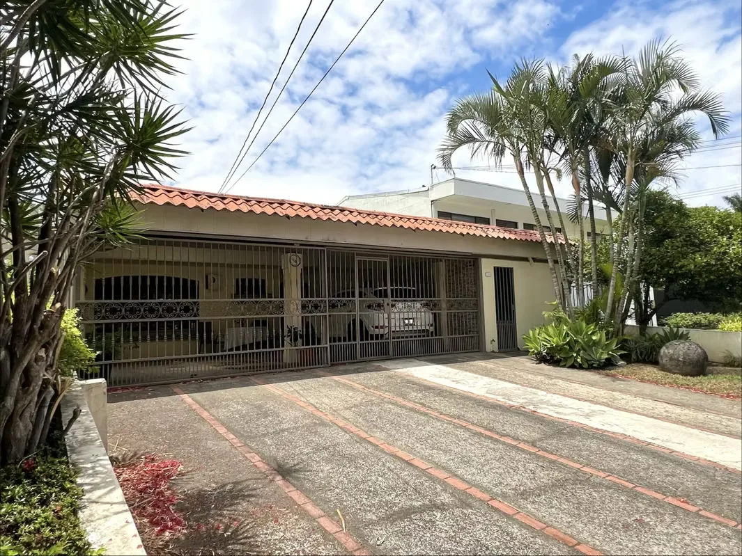 Detached house for sale in Escazú, Trejos Montealegre. Mixed-use (Residential - Commercial).