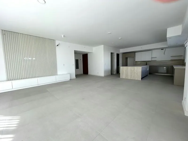 Luxurious 3 Bedroom 2 Bathroom Apartment for Sale in Rohrmoser