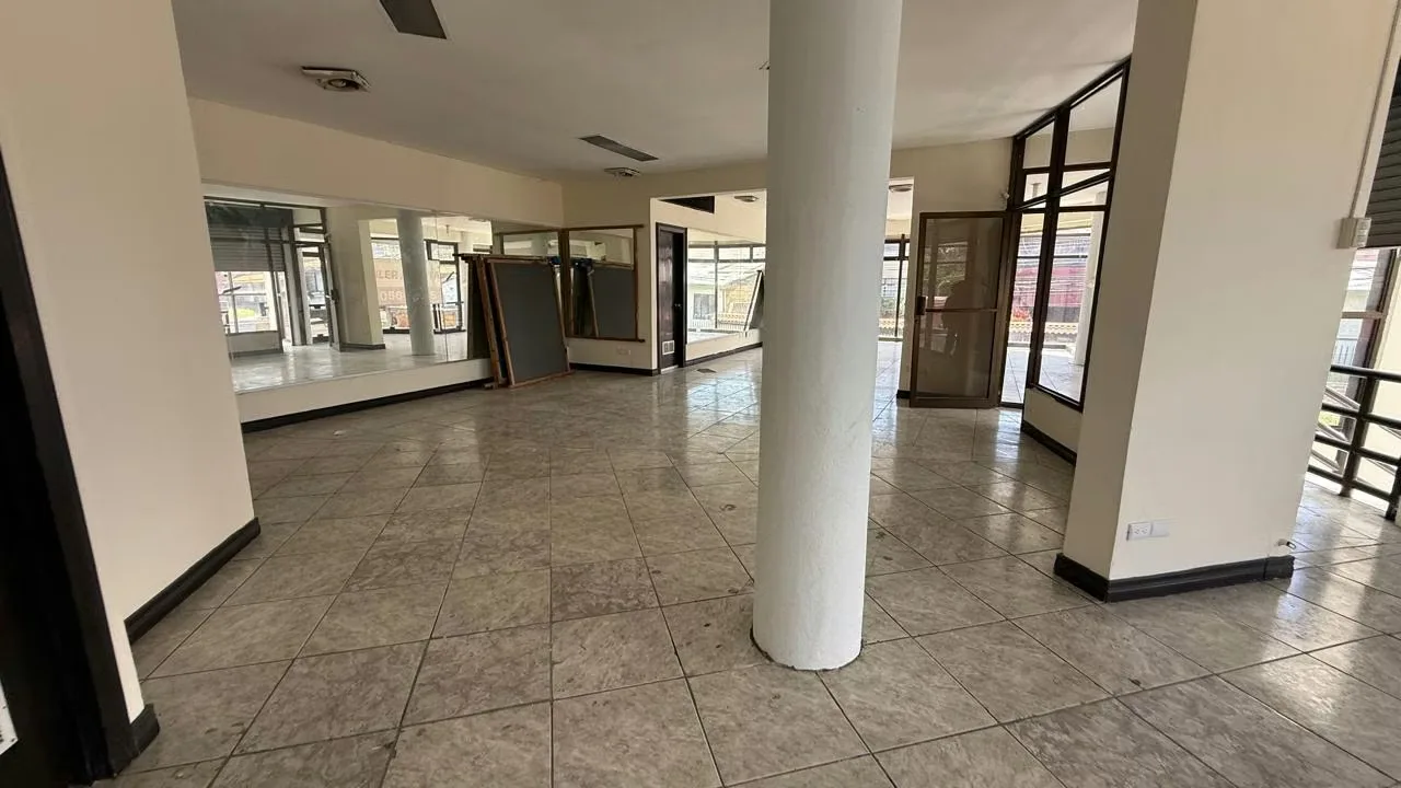 Building for rent in Moravia - Excellent location — photo 2