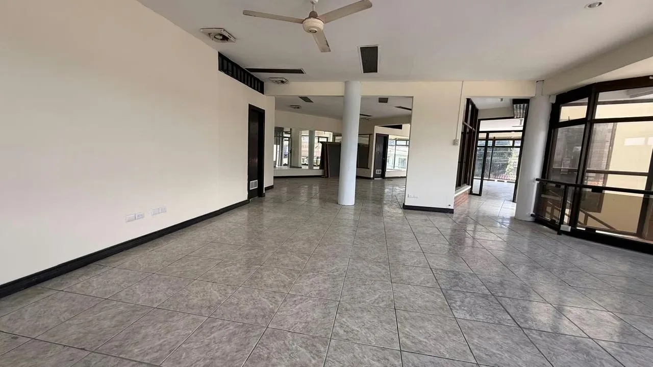 Building for rent in Moravia - Excellent location — photo 3