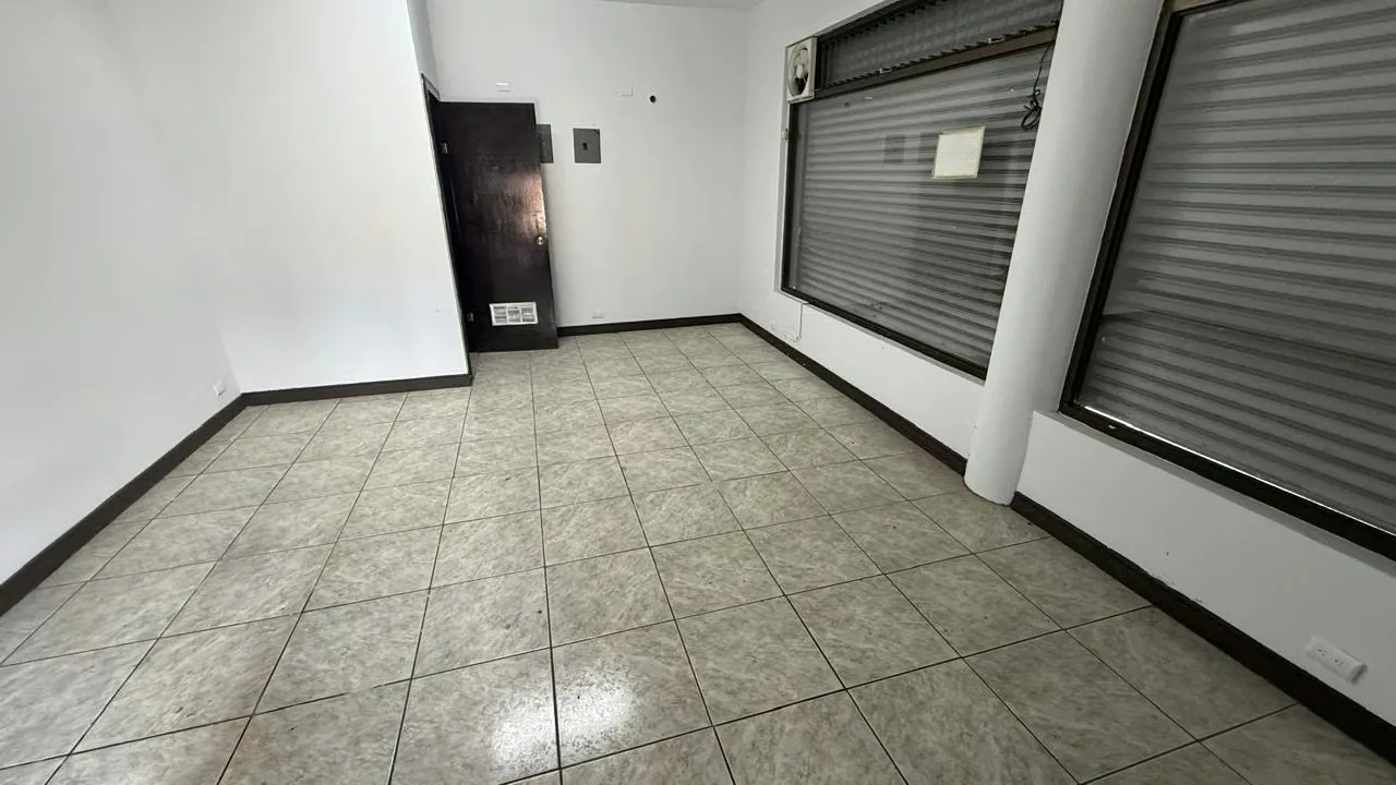 Building for rent in Moravia - Excellent location — photo 4