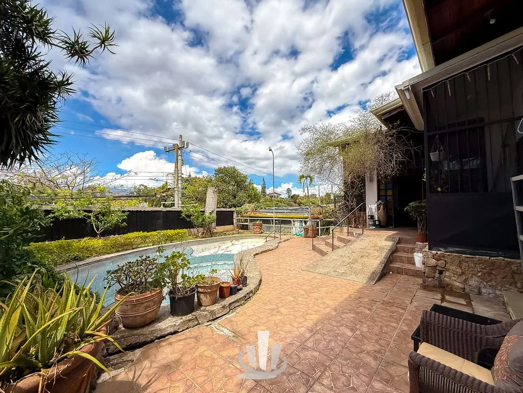 Property for Sale with 2 Houses and Mixed Use – San Rafael de Escazú