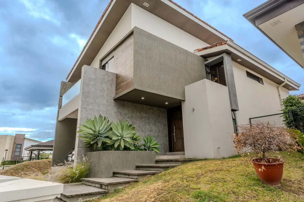 Casa en Venta, Santo Tomas-Santo Domingo- Heredia