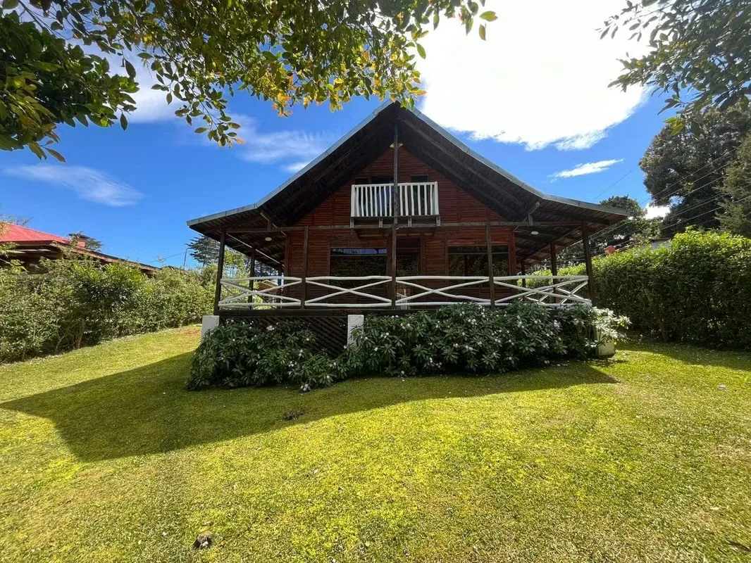 FOR SALE | Charming Cabin in El Jardín de Dota – Nature, Privacy and Cool Climate
