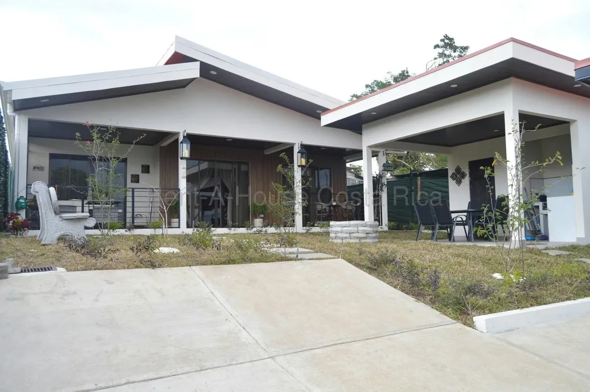 Venta de casa en Sabanilla Alajuela en lote de 436 m2