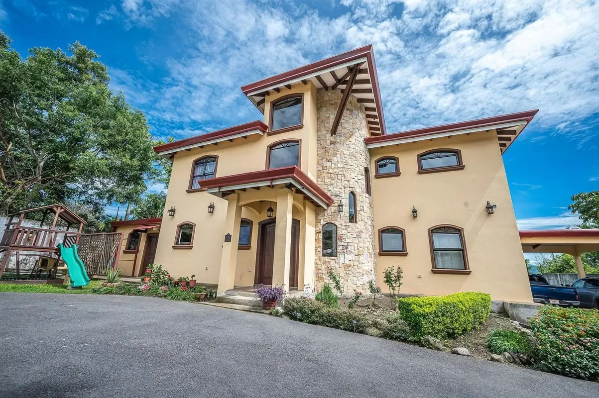 SE VENDE ESPECTACULAR RESIDENCIA CON VISTA PANORÁMICA EN BELLO HORIZONTE, ESCAZÚ