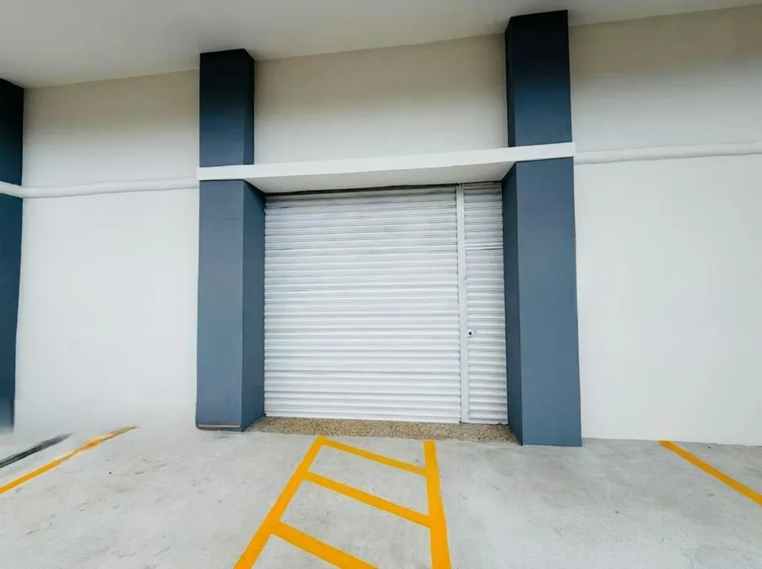 Commercial Warehouse for Sale in Guadalupe, Goicoechea