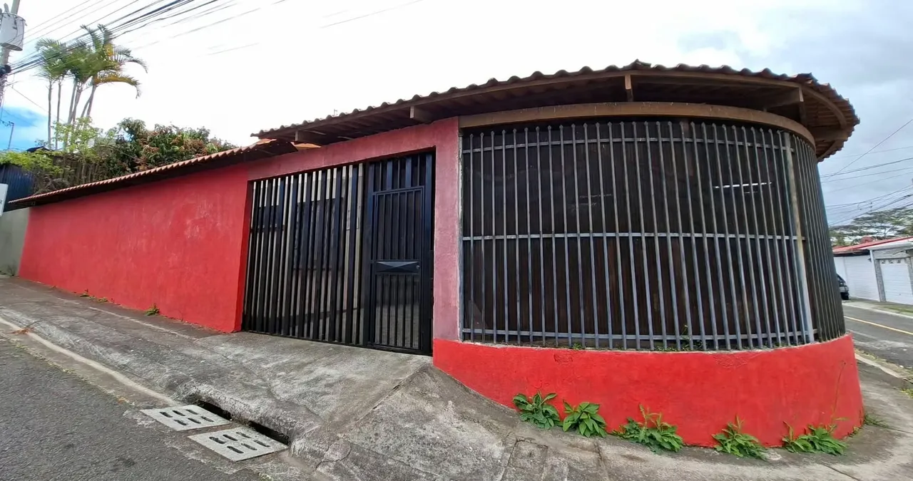 NICE HOUSE FOR SALE IN SAN VICENTE DE MORAVIA
