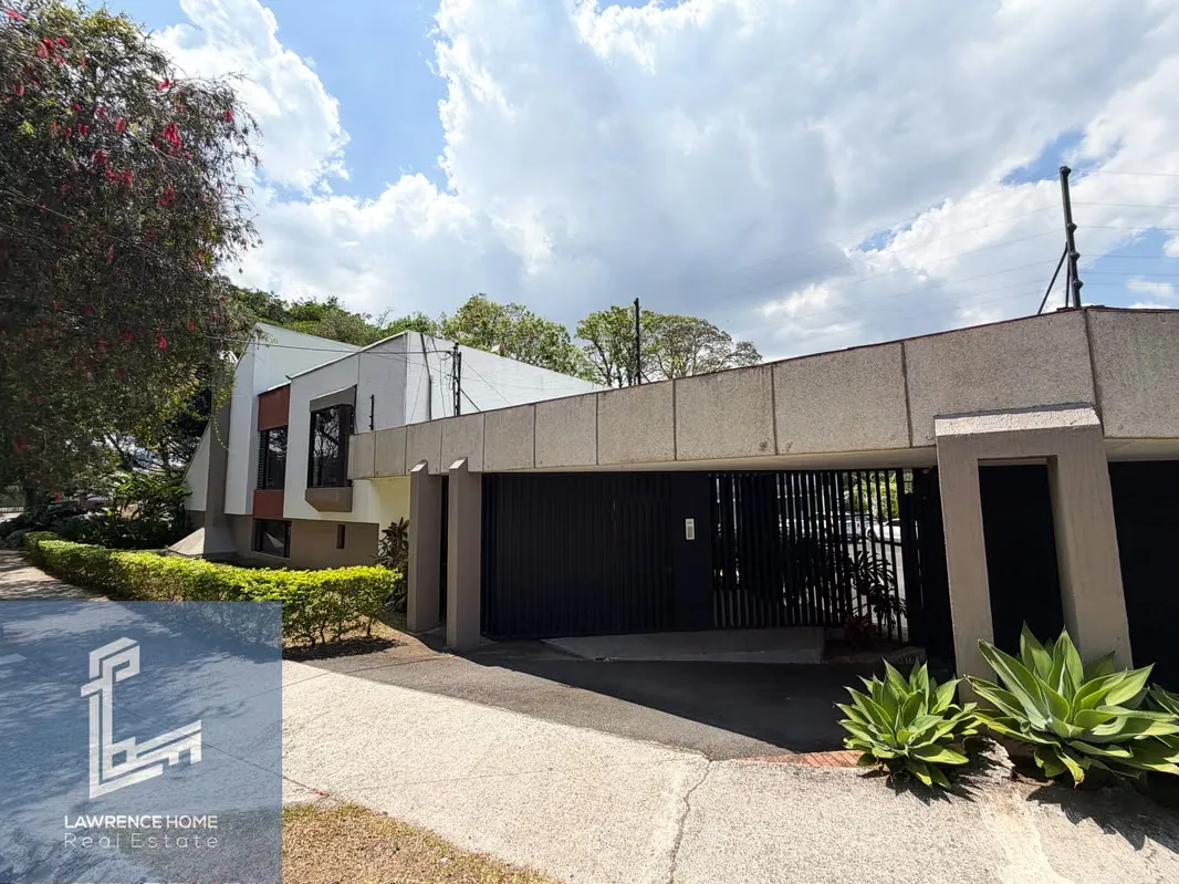LARGE APARTMENT FOR SALE IN CONDOMINIO AYARCO PINARES