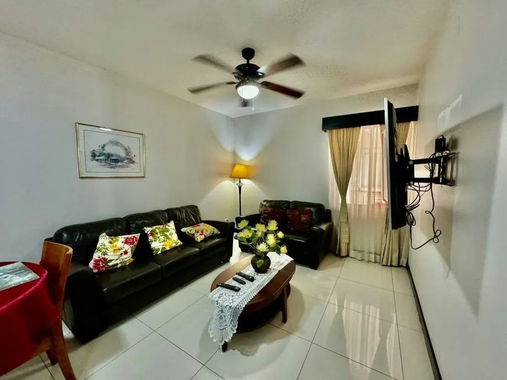 ¡Vive la comodidad y el lujo en este apartamento para alquilar en el Condominio Los Príncipes, La Guácima, Alajuela!
