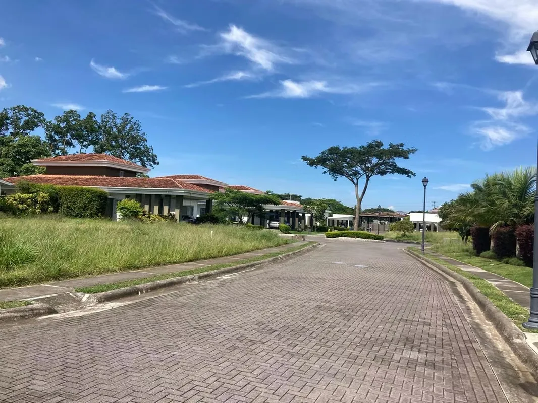 Invest and build in one of the most sought-after areas in the west. These lots in a new condominium in ...
