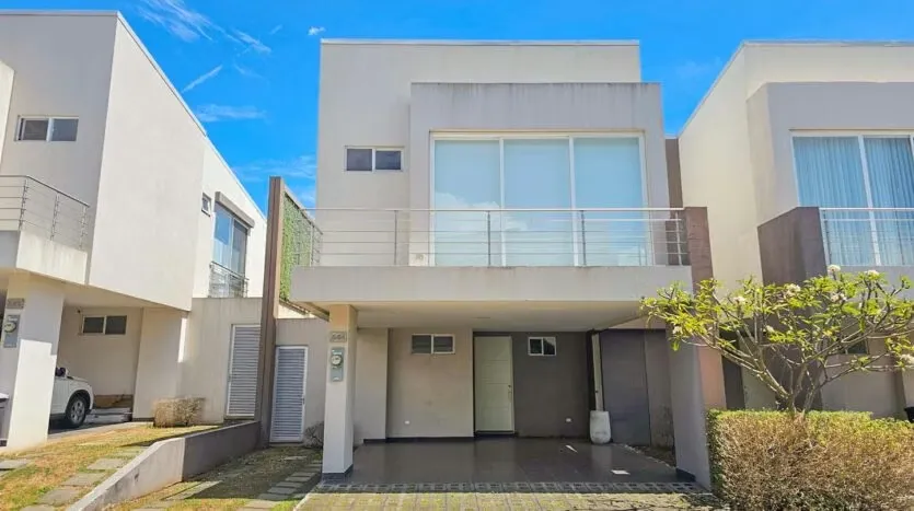 Bank Foreclosure – Two-Level House for Sale in Condominio La Arboleda