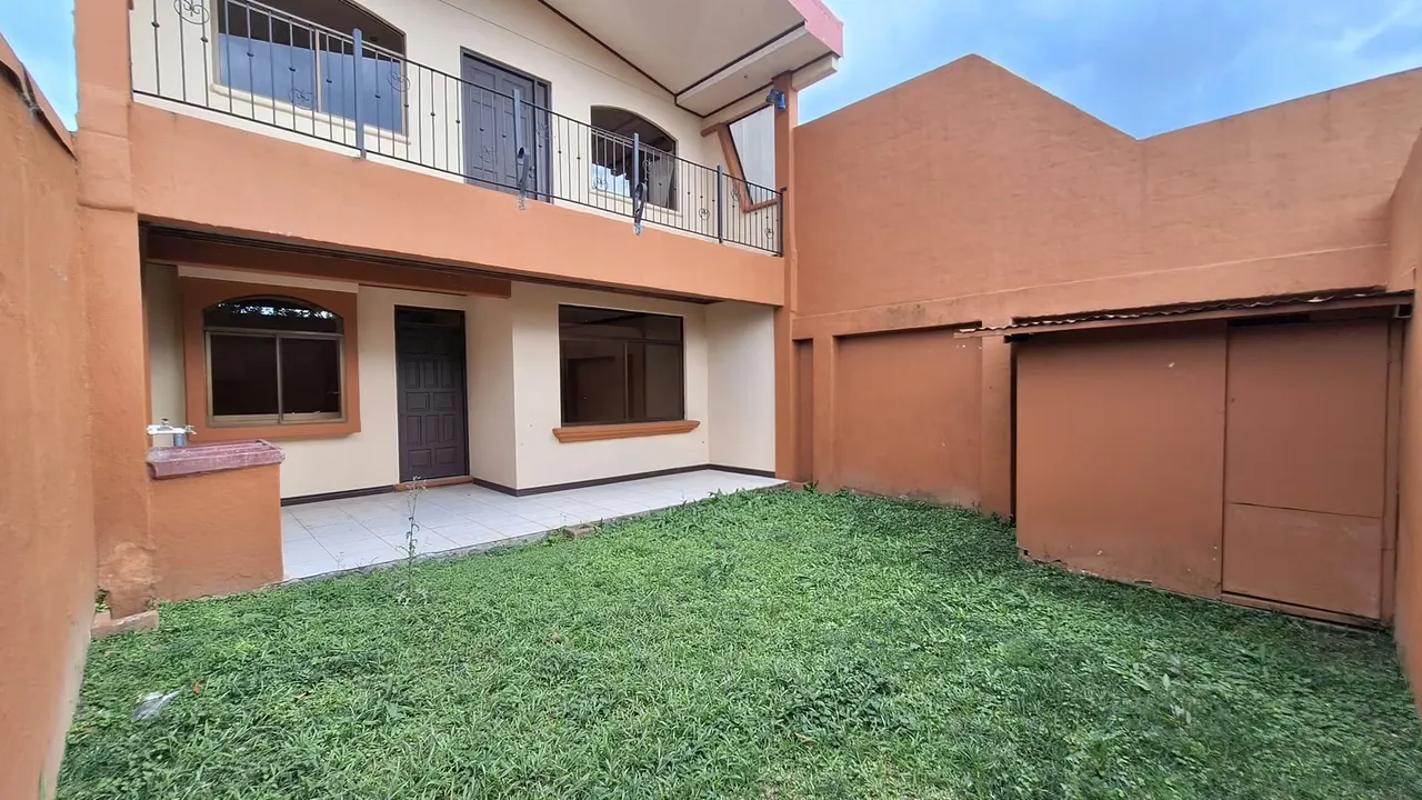 House in Biamonte Urbanization, Vázquez de Coronado, San Isidro