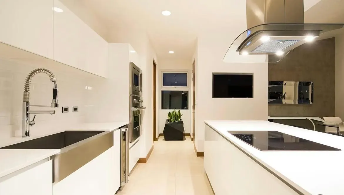 Exclusive corner penthouse, luxurious, modern, and fully custom made, located on the fourth level of Building 6 in Distrito ...