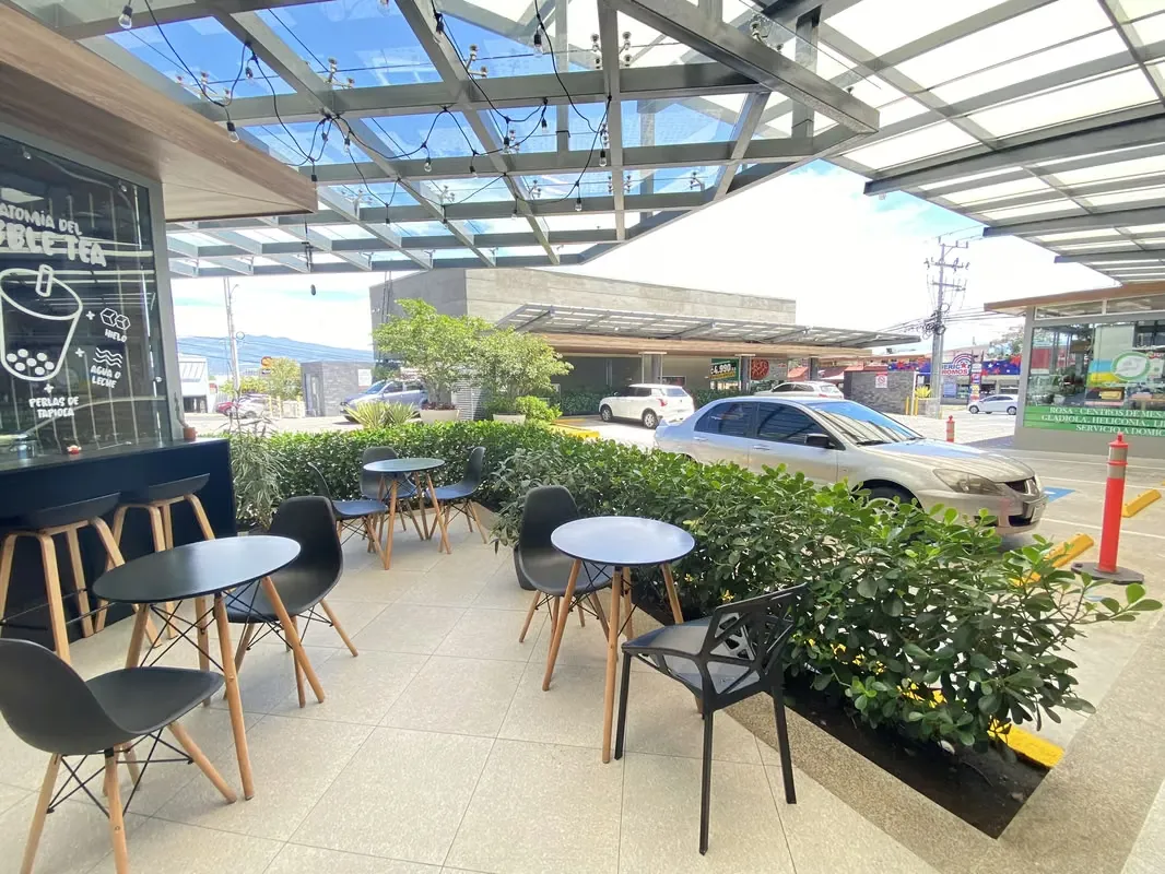 Excelente oportunidad de establecer su negocio en una hermosa plaza de destino, estratégicamente ubicada sobre calle principal en ... — photo 2