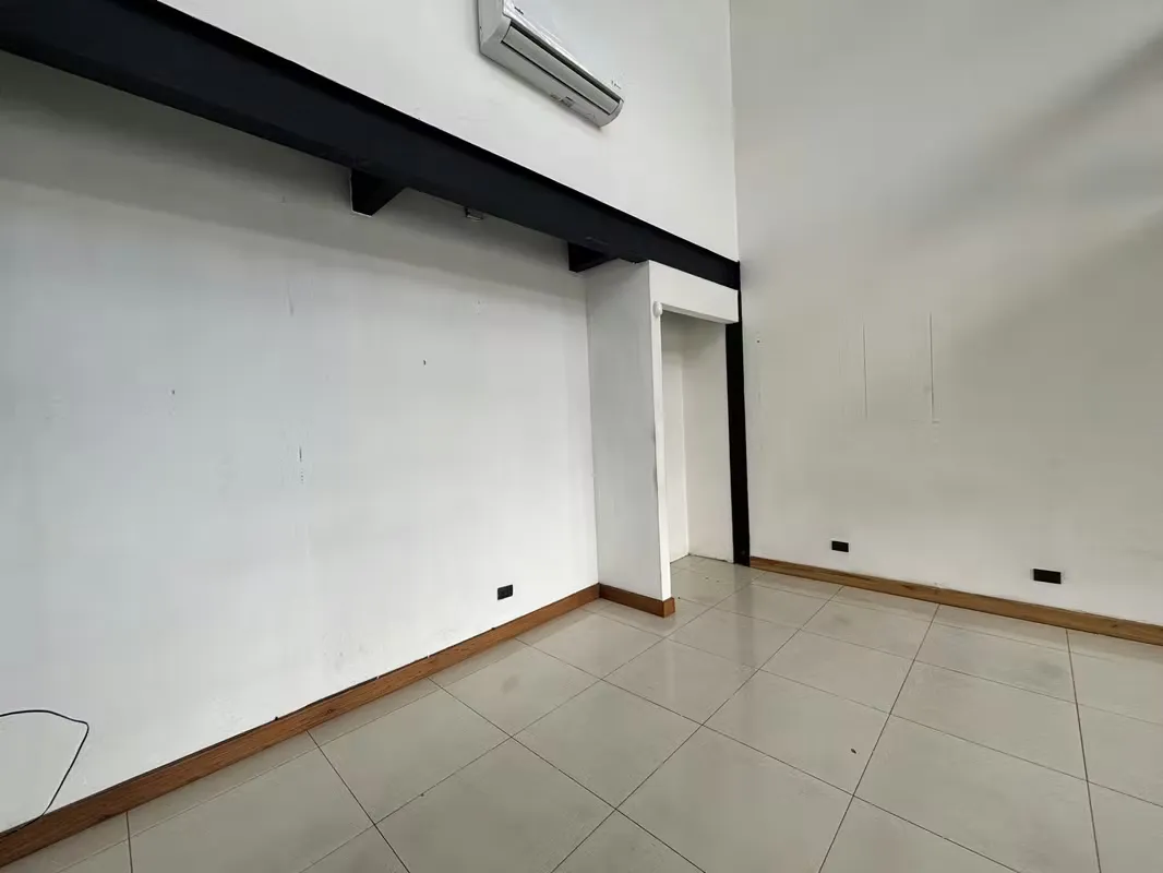Excelente oportunidad de establecer su negocio en una hermosa plaza de destino, estratégicamente ubicada sobre calle principal en ... — photo 3