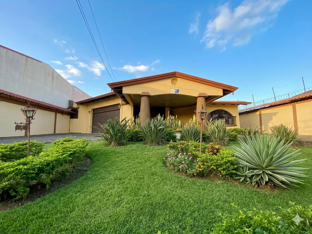 Discover the perfect combination of luxury, amplitude and serenity in this spectacular residence ...