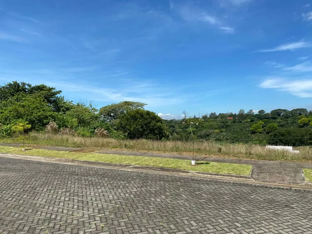 Este espectacular condominio en venta se encuentra ubicado en la hermosa zona de San Isidro de Poás, en el cantón de Alajuela. — photo 2