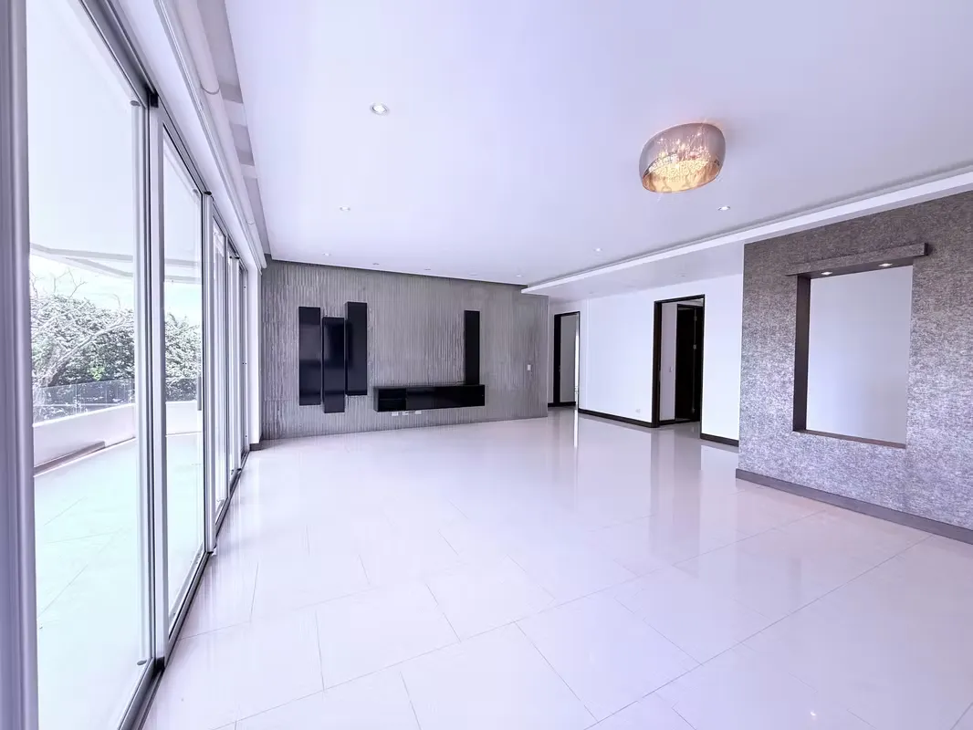 Luxury apartment for rent in Santa Ana