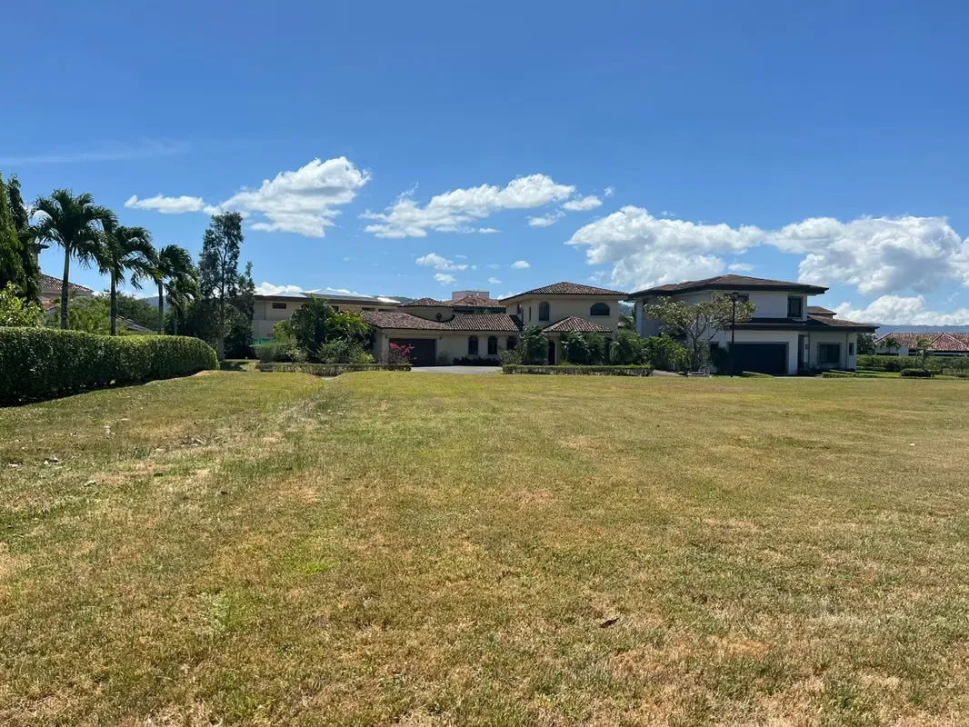 Spacious Lot for Sale in an Exclusive Condominium – Ideal for Building, photo 2