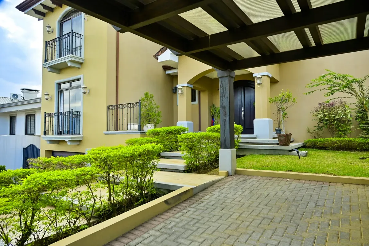 Casa Calas is a distinguished Mediterranean-style residence that stands out for its elegance, spaciousness, and character. Its ...