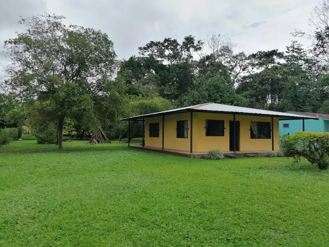 Venta de Casa en Amplio Terreno en La Unión, Guápiles, Pococí, Limón.
