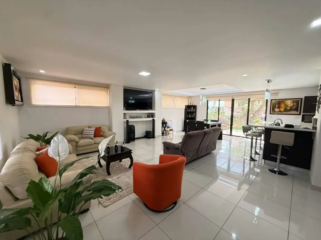 Beautiful 2 Floor House for Sale in an Exclusive Condominium, Francisco de Heredia.